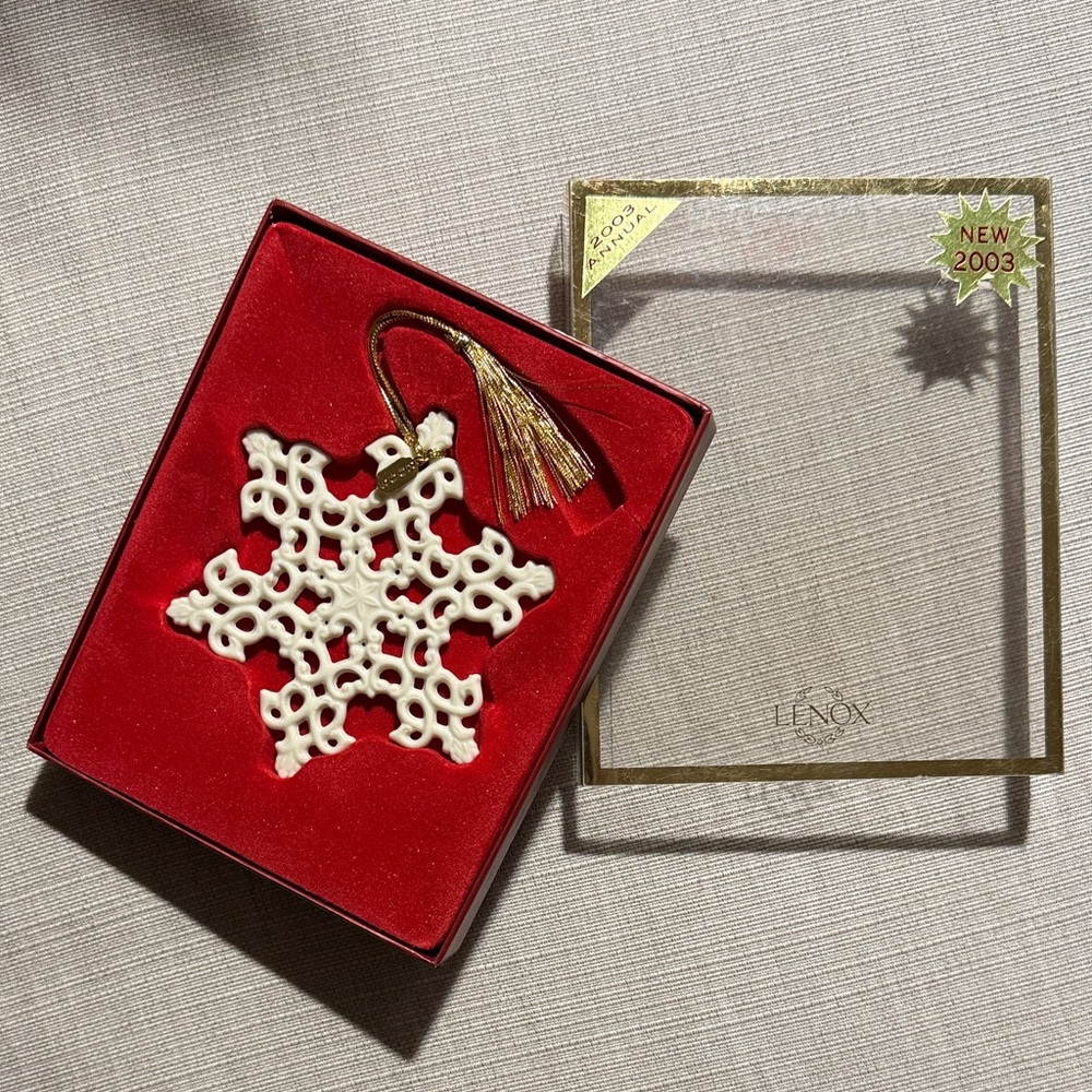 2003 Lenox Snowflake Fantasy Ornament with Gold Tassel